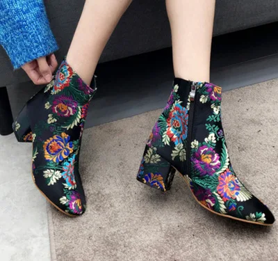 

Foreign trade new fashion embroidery printing high heel short tube thick with women's boots wild pattern women's shoes