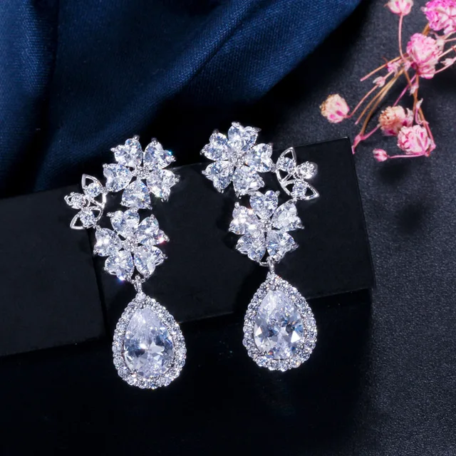 Marca CWWZircons, forma adorable de corazón, flor, claro largo, gota de lágrima, pedrería CZ, pendientes de boda de cristal nupcial para novias, CZ199 Marca CWWZircons, forma adorable de corazón, flor, claro largo, gota de lágrima, pedrería CZ, pendientes de boda de cristal nupcial para novias, CZ199