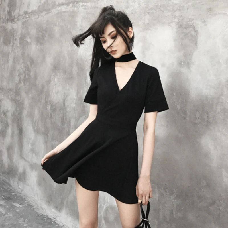 TWOTWINSTYLE мини платье с открытой спиной для женщин v образный вырез короткий рукав