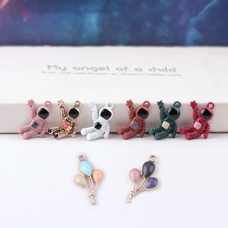 

5pcs Cute Astronaut Keychain Pendant Charms Earring Findings Fun DIY Pick Up Star Necklace Bracelet Alloy Jewelry Accessory C207