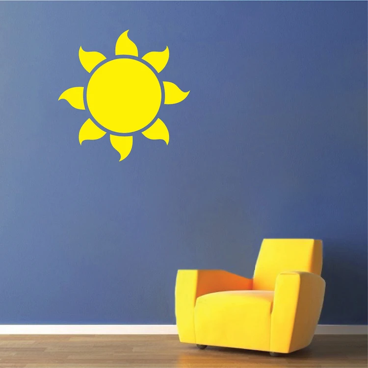 Декор солнышко на стену. Солнечные лучи в окне. Эстетика комната солнечный свет. Лучи солнца в комнате. Солнце на стене в комнате.