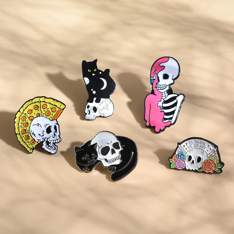 

Halloween Party Accessories Skull Skeleton Mohaw Pizza Rose Flower Cat Witch Brooch Button Enamel Lapel Pin Badge Gothic Jewelry