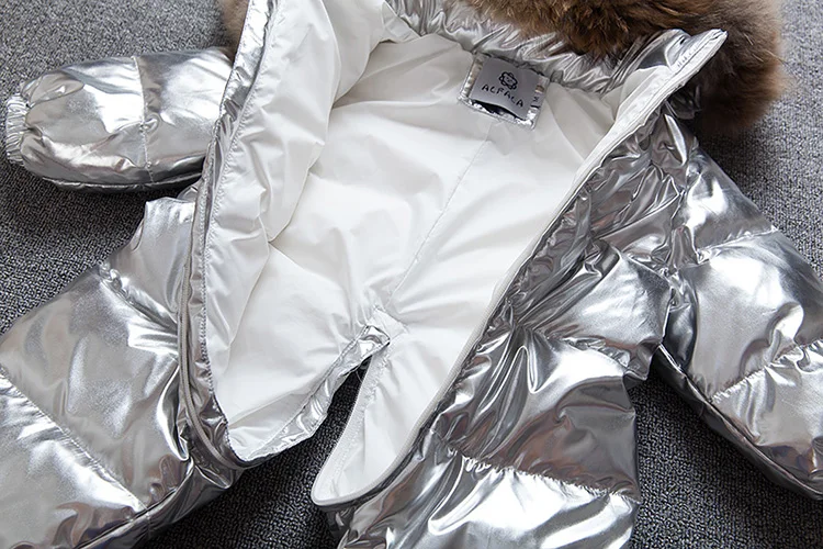 Dollplus/комбинезон для новорожденных; зимние комбинезоны с серебристым утиным пухом для мальчиков и девочек; комбинезон с натуральным мехом; верхняя одежда; цельная куртка