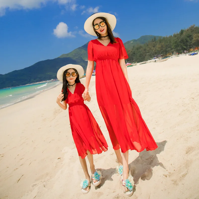 

Family Matching Long Beach Dresses Mother Daughter Red Chiffon Dress Seaside V Neck Mom and Me Holiday Beach Dress DMA41