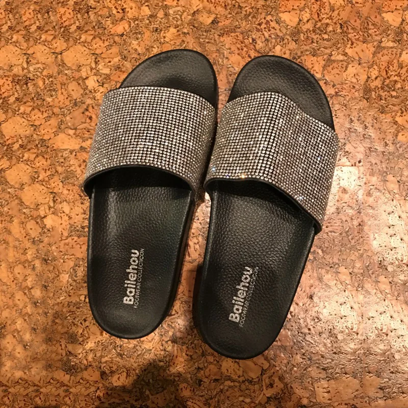Women Diamond Slippers Slip On Slides Flat Women Shoes Bling Crystal Sandals Beach Flip Flops Platform Home Female Summer Shoes Women Diamond Slippers Slip On Slides Flat Women Shoes Bling Crystal Sandals Beach Flip Flops Platform Home Female Summer Shoes