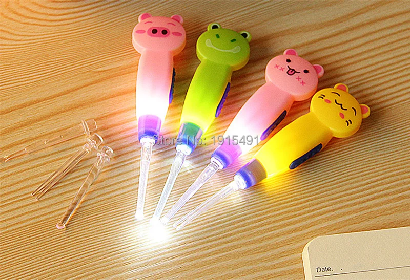 

4 Styles Ear Cleaner Animals Cartoon Luminous Earwax Spoon Clean Flashlight Torches Plastic Earpick Handle Dig Ear Syringe