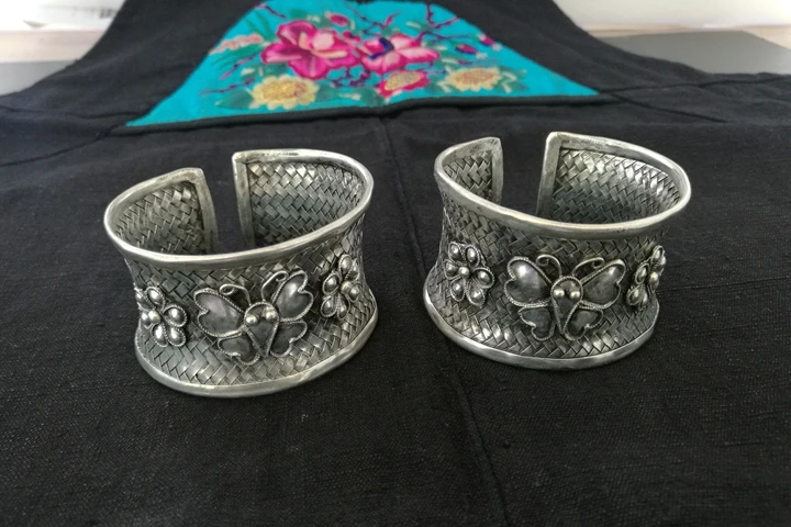 

hot sell new - Wholesale -hot >> Handmade Miao Silver Bracelet Individual Butterfly Totem Dragon and Phoenix Bracelet