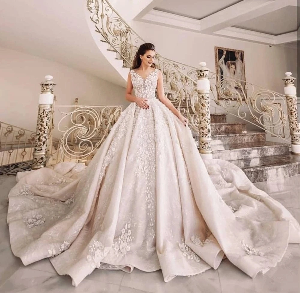 2019 Luxurious Lace Ball Gown Wedding Dresses 3D Floral Princess Dubai