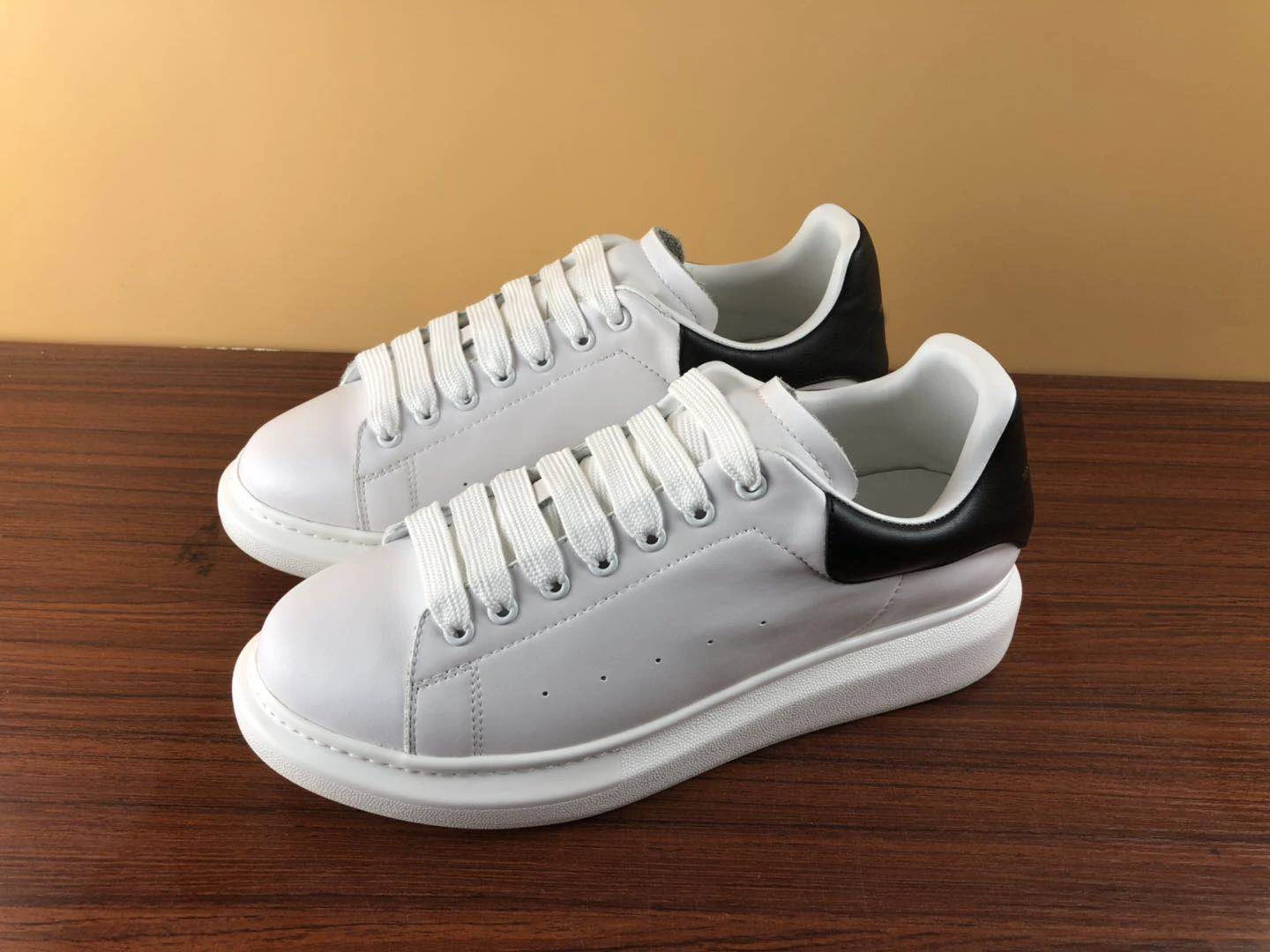 

Samelife Fashion Men designer shoes leisure real leather rubber sole oversized sneaker women casual Skateboarding shoes 35-46