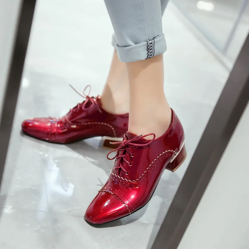 

British Retro Carving Pointed Toe Oxford Shoes For Women Casual Thick Low Heel Patent Leather Shoes Woman Lace Up Flats