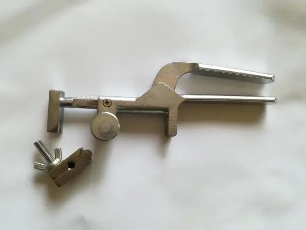 

Piano tuning tool, hoe puller, hoe head tool