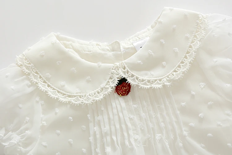 Новое летнее милое платье для маленьких девочек белое шифоновое платье в горошек с короткими рукавами и рисунком клубники красивое и милое