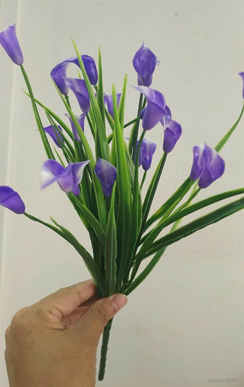 Новые Красивые 25 голов/Букет Мини искусственная Калла с листьями пластиковая искусственная лилия водные растения украшение для дома Комнаты цветок - Цвет: blue 1 Bouquet