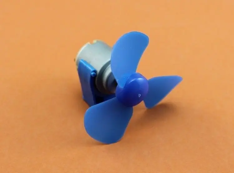 2pcs 140 Small DC Motor Toy + Propeller And Fixing Seat | Электроника