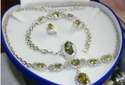 

Free Shipping >>new hot elegant women 's fashion set Throws green crystal necklace bracelet earring ring