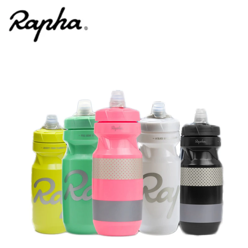 Спортивная велосипедная бутылка для воды RAPHA ciclismo 710 мл allaperto Изолированная |