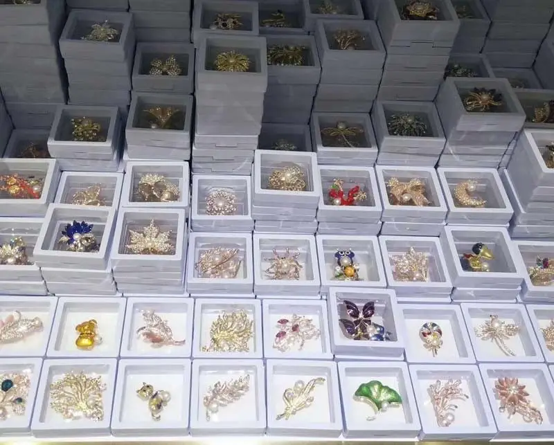 Cheap Broches