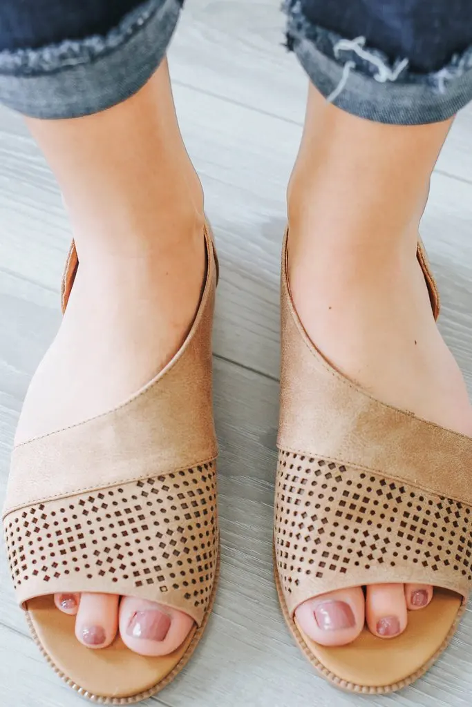 Новые летние дышащие и освежающие удобные женские нескользящие сандалии на плоской подошве женская обувь размера плюс 34-50
