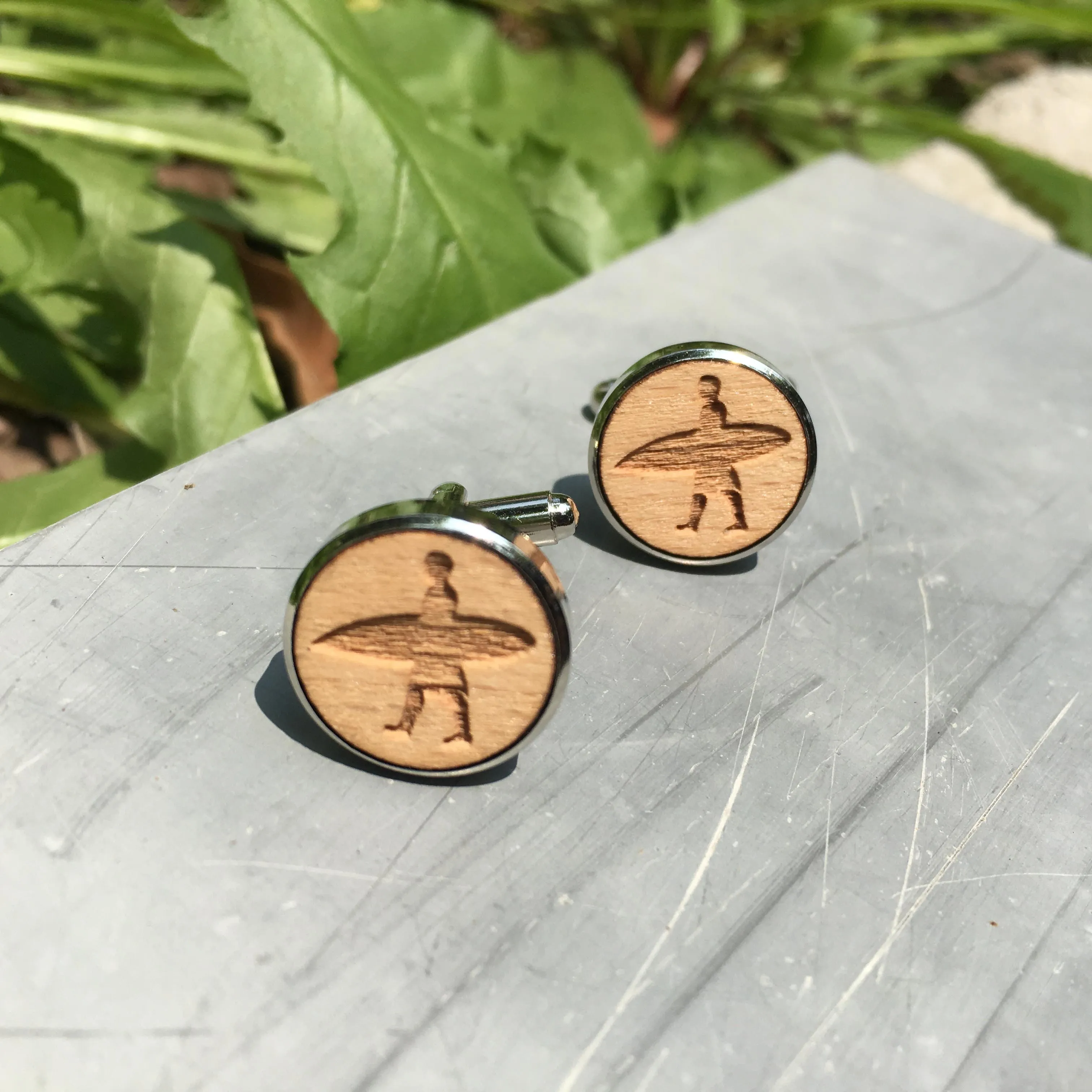 سيرفر الليزر قص cufflinks سيرفر المتأنق هدية رفقاء العريس تصفح قميص الرياضة المجوهرات الخشبية × 1 زوج