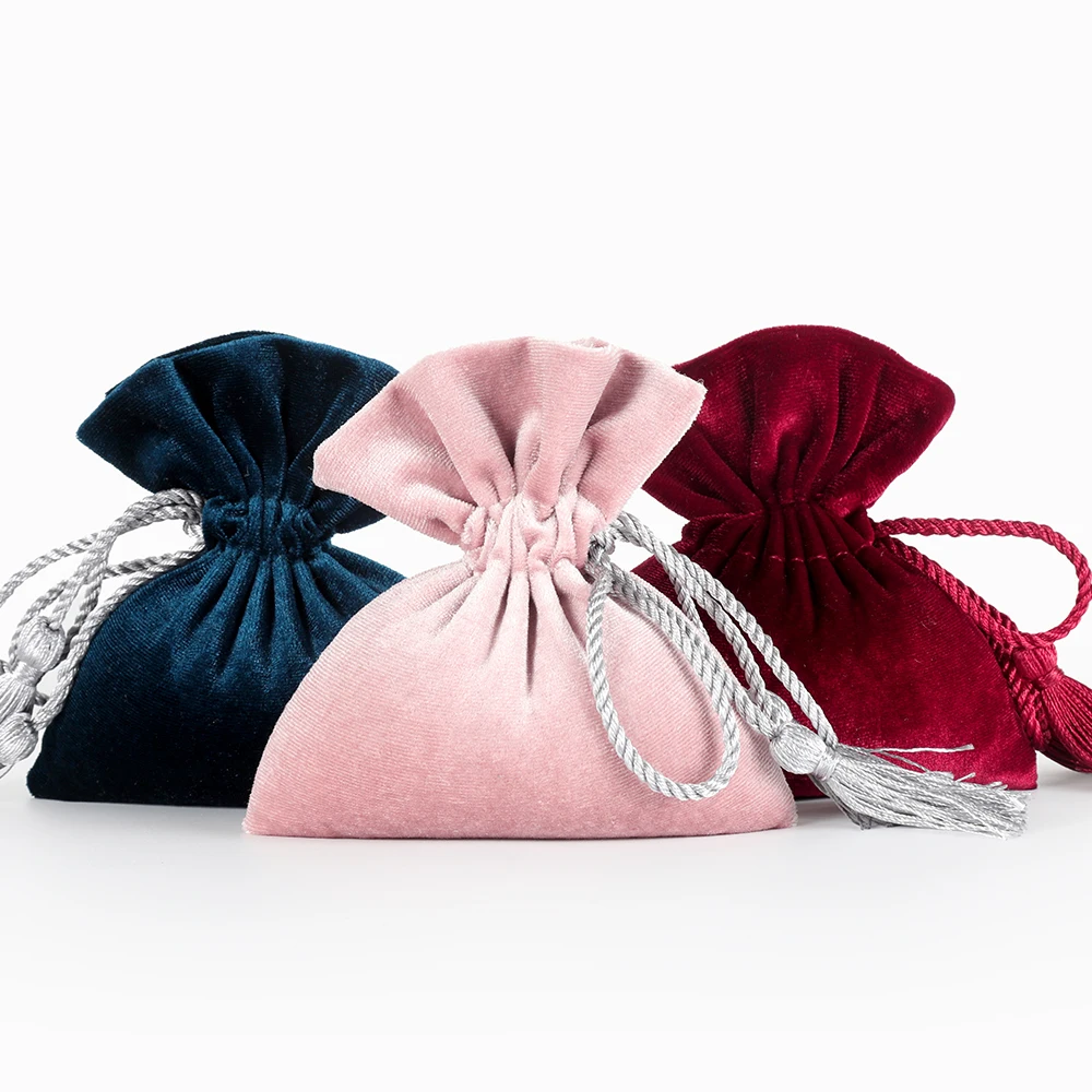 20Pcslot 12 14Cm High Quality Customize Logo Tassel Velvet Bag Drawstring Candy Pouch Packing Jewelry Wedding Wholesale huismerk kopen in de aanbieding 20Pcslot 12 14Cm High Quality Customize Logo Tassel Velvet Bag Drawstring Candy Pouch Packing Jewelry Wedding Wholesale huismerk kopen in de aanbieding