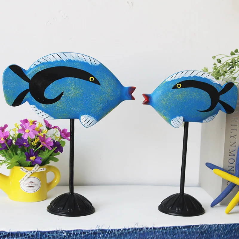 

2pcs Mediterranean style blue and white wooden fish ornaments Kiss fish figurines desktop furnishings home accessories