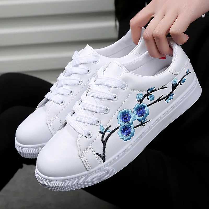 

women shoes 2019 new fashion PU Leather chinese traditional embroidery leisure female Lace Up flower flat shoes woman sneakers