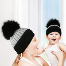 Новые шапки из натурального меха, вязаные настоящий большой енот шапки с помпоном для женщин, зимняя шапка, Женская однотонная Классическая шапка с кроликом