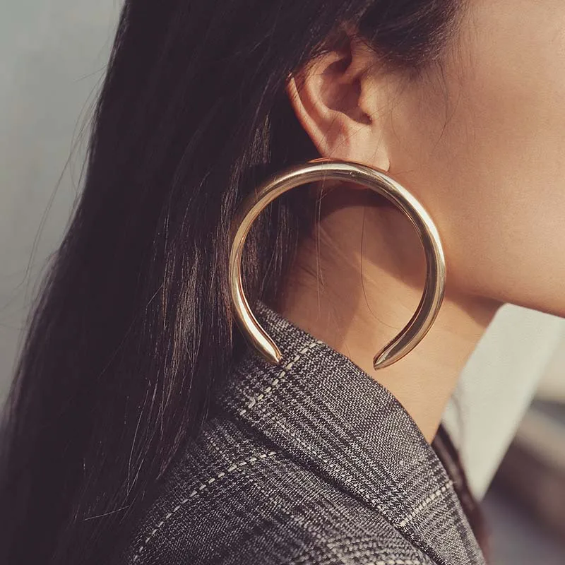 

1 Pair Women Lady Earrings Ear Stud Metal Moon Shape Vintage Gifts Jewelry CX17
