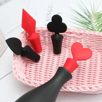 

1pc Mini Wine Bottle Stopper Poker Spades Heart Plug Cork Wine Stoppers Home Wine Bottle Bar Gifts Tools