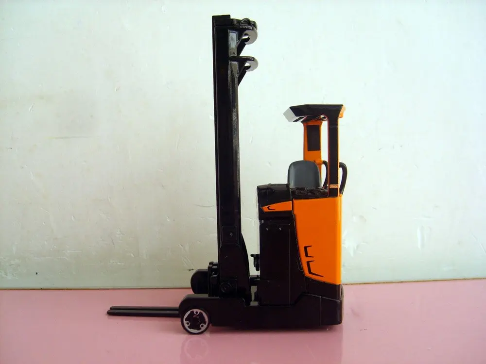 

1:25 HUMANIC Reach Truck toy