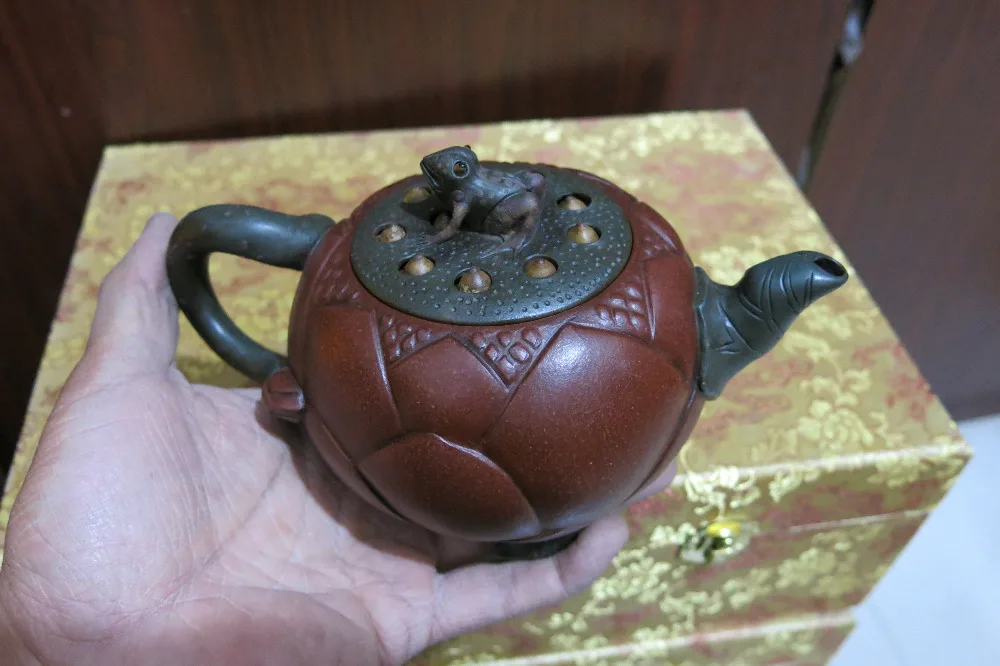 Old Chinese Handcraft Enameled YiXing Zi Sha Clay (red stoneware) Teapot .Singing Frog,with mark