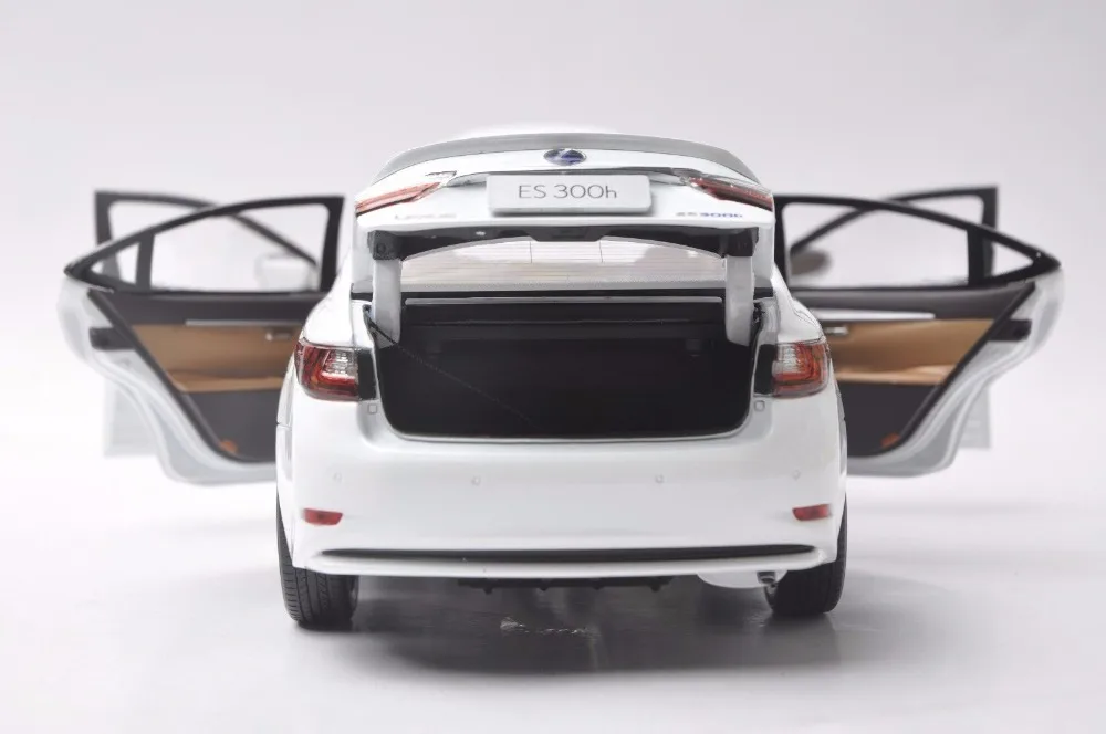 1:18 литья под давлением модели для Lexus ES 300 h 2015 белый Седан сплав игрушечный автомобиль миниатюрный коллекция подарок ES300h ES300 Toyota