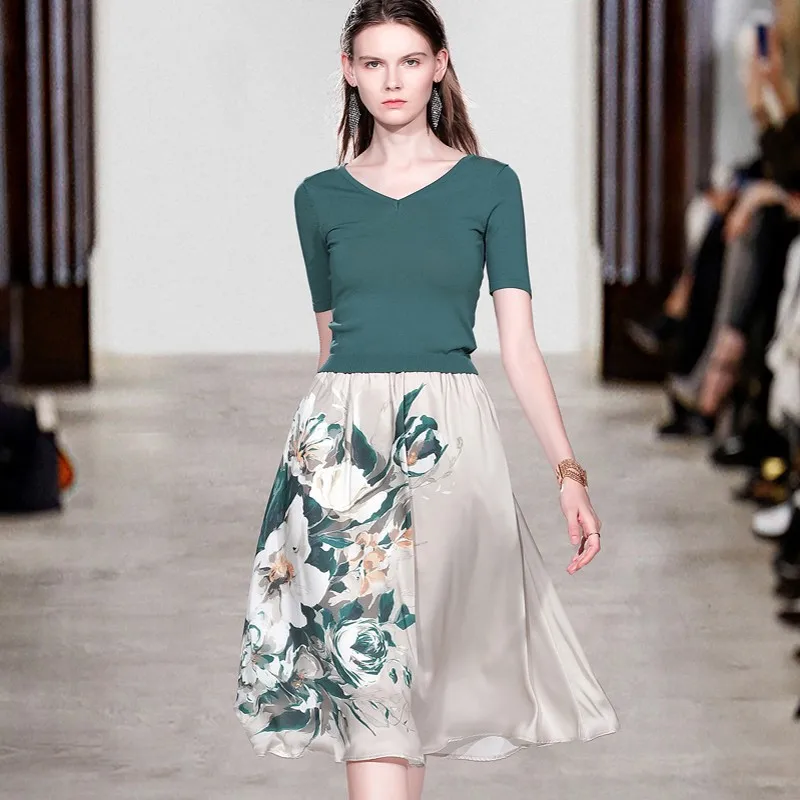 

2019 Runway autumn 2 Piece Set Women Floral Print Skirt and Knitted Blackish Green Pullover V-Neck Short Sleeve Crop Top Outfit