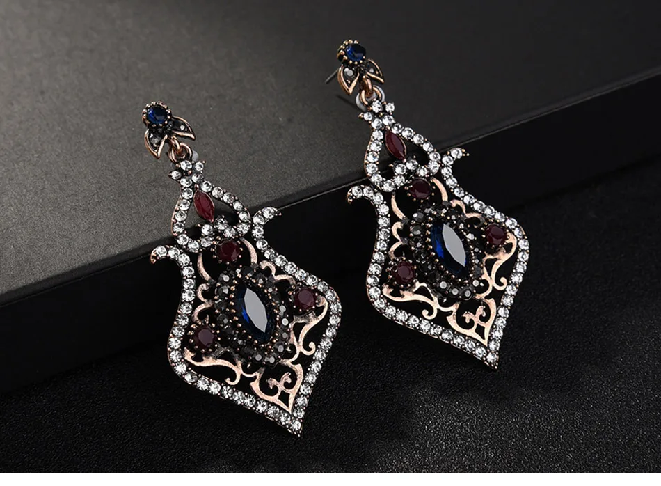 vintage-long-pendant-earrings_06