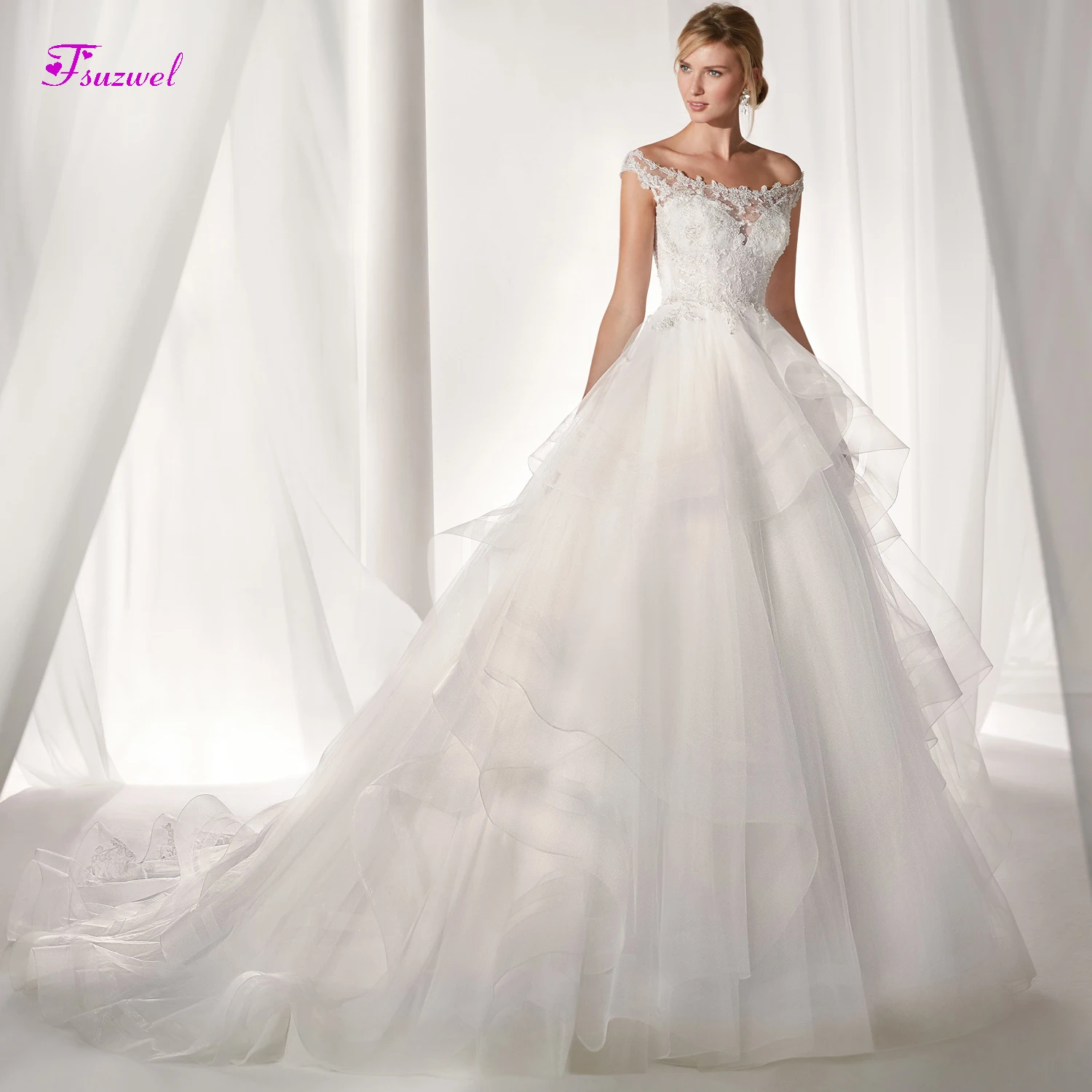 

Fsuzwel New Arrival Elegant Scoop Neck Button A-Line Wedding Dresses 2020 Luxury Appliques Beaded Princess Bride Gown Plus Size