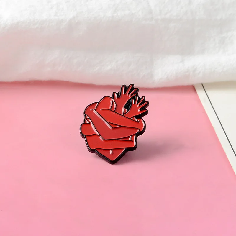 

Personality new scary monster multiple red hand badge brooch creative short sleeve badge with personality friend brooch gift