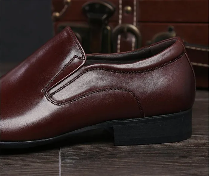 Модные с острым носком оксфорды кожаные туфли в деловом стиле мужская кожаная обувь на шнуровке мужская кожаная обувь с кисточками