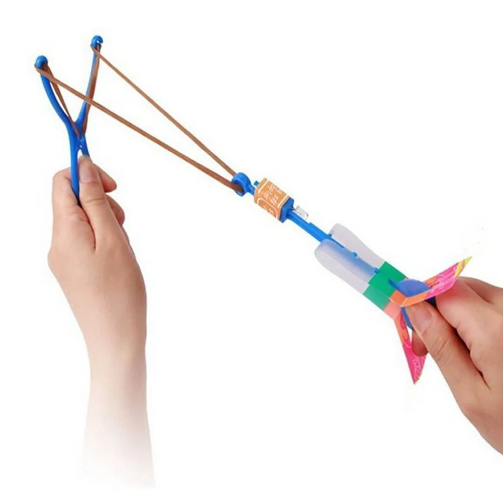 Спонж для макияжа в руке. Кара уиллебек. Как пользоваться игрушками. Умный щенок fisher price. Как пользоваться игрушками.