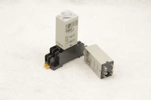 

10pcs/lot 220V AC H3Y-2 H3Y timer time relay with base socket