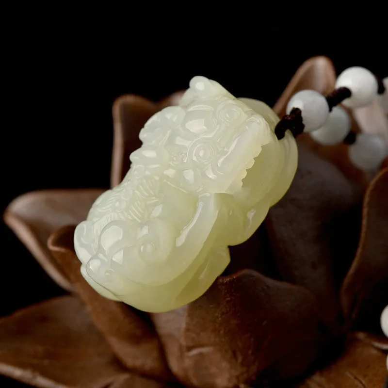 

Kaiguang Hetian Jade Mink Drops to Attract Money Monarch Napiqiu Mascot and Tian Jade Necklace for Men and Women