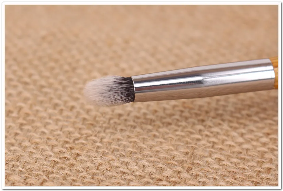 vela.yue Pointed Crease Brush Tapered Blending Brush Eyeshadow Makeup Cosmetics Beauty Tool