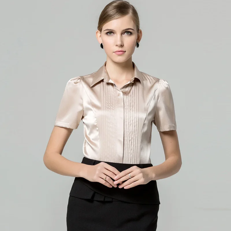 Short blouse A patterned short sleeved shirt can be worn both buttoned up or over a T-shirt, perfect to go from day to night. On That Note A short-sleeved shirt is a great alternative to a long-sleeved shirt, especially in .