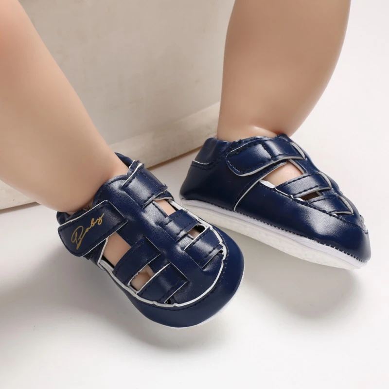 Летняя одежда для маленьких мальчиков противоскользящие дизайн с выбитым принтом для детей из искусственной кожи обувь дышащая сандалии для детей ясельного возраста, на мягкой подошве, Прямая поставка