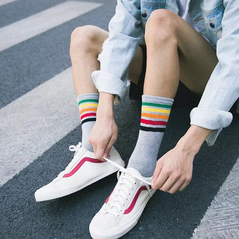 2018 новая улица носки скейтбордиста хлопок, Классический в радужную полоску тенденция уличные съемки коттоновые носки