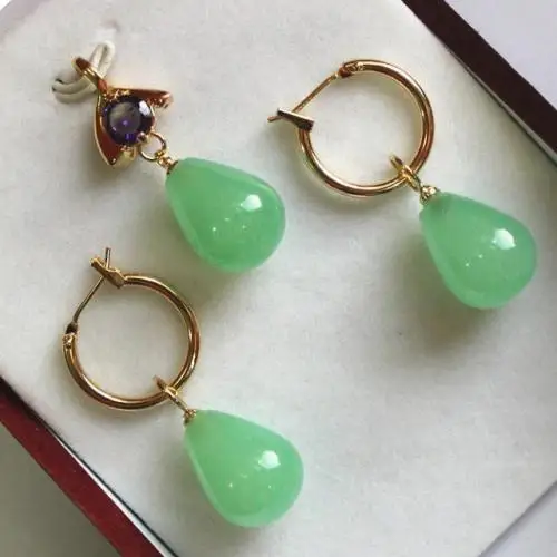 

Shipping Wholesale>>>new hot Beautiful Jade Pendant and pair of Earrings Set