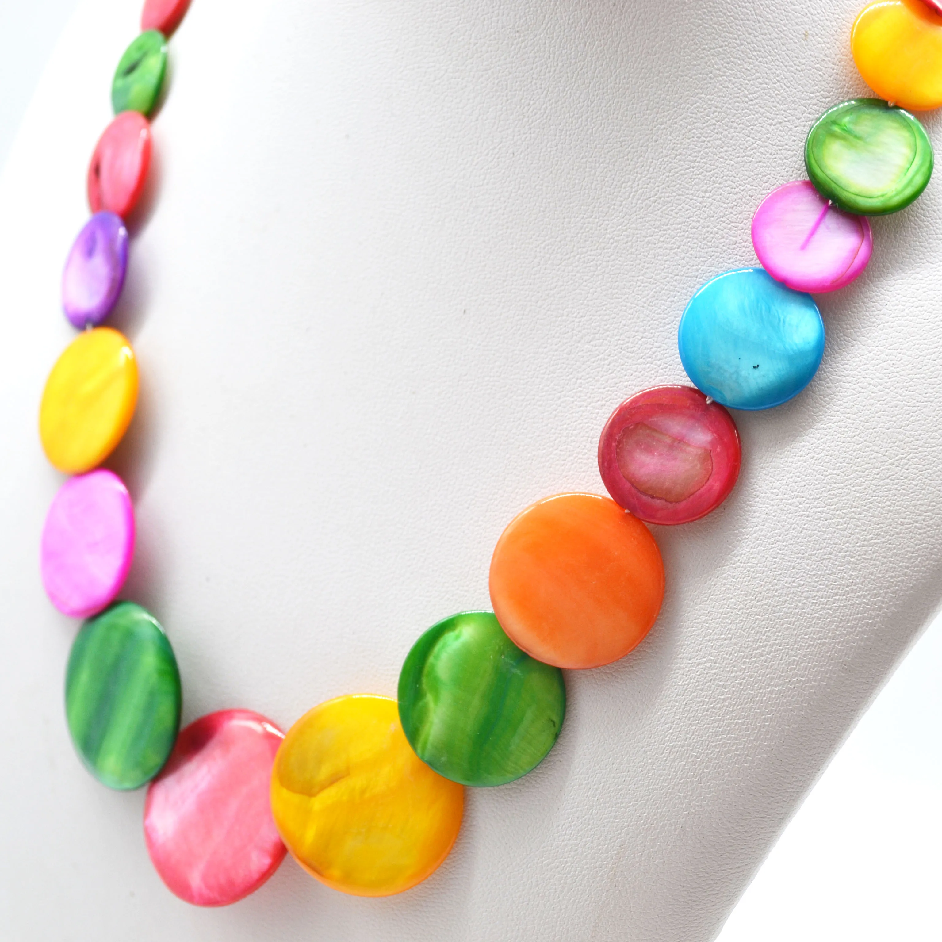 

YULUCH Rainbow Necklace Smooth Shell Material Color Painting 4 Color Lobster Clasp Women's Long Necklace Length 24.5 Cm Jewelry
