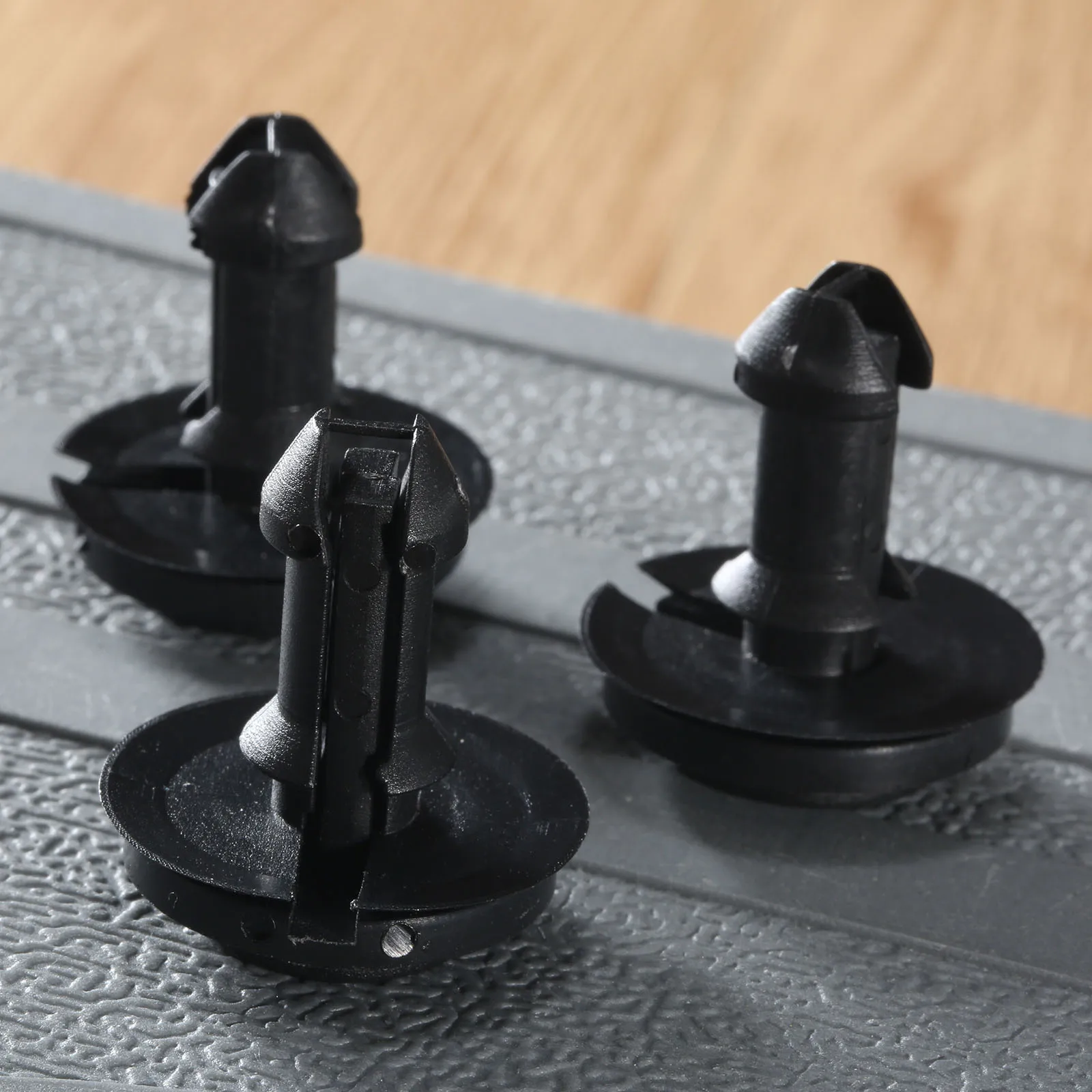 

50Pcs Auto Fastener Rivet Clips Fit 8.5mm Hole Trucks Front Air Deflector Retainers Clips For G M Chevrolet Car Trim Panel Clips