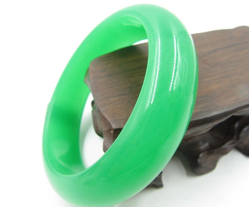 

01884 Fine Chinese Beautiful Green Jade /Jadeite Smooth Bangle / Dia free shipping
