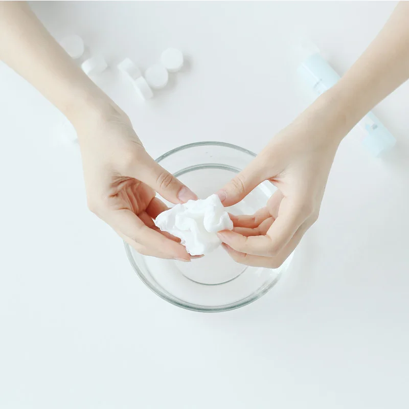 10 таблеток мини конфеты красоты очищающее маленькое квадратное полотенце путешествия одноразовое сжатое полотенце хлопок на открытом воздухе