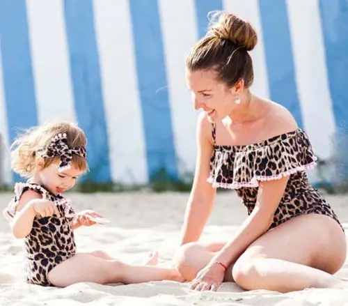 

2018 New Leopard Ruffles Bikini Family Matching Mother Daughter One-piece Bikini Womens Child Wummer Beach Swimwear Swimsuit Hot
